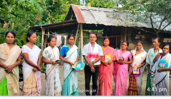 শিকলিৰ উদ্যোগত বাদুলীপুখুৰী ঢেকীয়ানী ভৰলুৱা গাঁৱত কাচি বিতৰণ