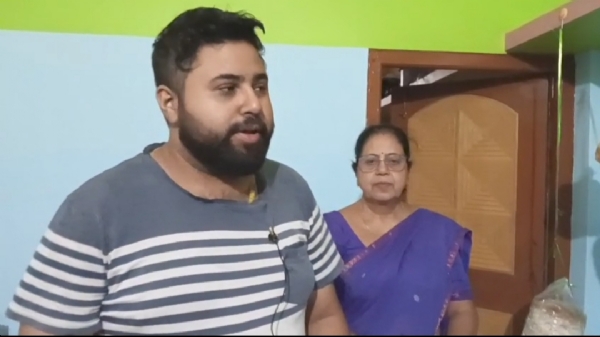 স্বাৱলম্বীতাৰ এক উৎকৃষ্ট নিদৰ্শন দাঙি ধৰিছে ৰঙিয়াৰ এজন শিক্ষিত যুৱকে। নিজ ঘৰতে সম্পূৰ্ণ প্ৰাকৃতিক পদ্ধতিৰে মাছৰুমৰ খেতি কৰি যুৱকজনে দাঙি ধৰিছে স্বাৱলম্বীতাৰ এক নিদৰ্শন।