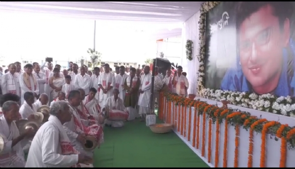 গোলাঘাটৰ জোৱাই প্ৰাণৰ আপোন গণশিল্পী জুবিন গাৰ্গৰ আজি ৰাজহুৱা আদ্যশ্ৰাদ্ব আৰু শ্ৰদ্ধান্জলী অনুষ্ঠান আয়োজন এইবাৰ গোলাঘাটৰ সম্বন্বয় ক্ষেত্রৰ বাকৰিত।