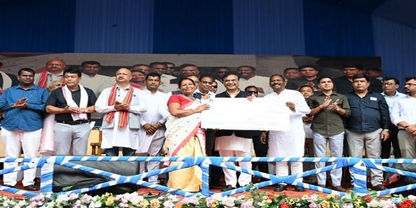তিনিচুকীয়া বিধানসভা সমষ্টিৰ ১৪,৩০১ গৰাকী হিতাধিকাৰীলৈ মহিলা উদ্যমিতা অভিযানৰ অধীনত চেক বিতৰণৰ শুভাৰম্ভ মুখ্যমন্ত্ৰীৰ