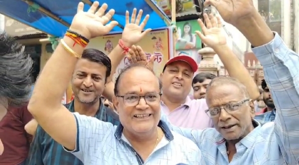 বৰপেটাৰোডৰ ৰাধা কৃষ্ণ ঠাকুৰ বাৰীত দিনযোৰা কাৰ্যসূচীৰে শ্যাম পৰিয়ালৰ তৰফৰ পৰা খাটো শ্যাম বাবাৰ জন্ম দিন উদযাপন