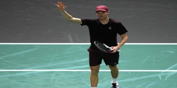 পেৰিছ মাষ্টাৰছঃ ১ নং স্থানৰ দৌৰত আগবাঢ়িছে ছিনাৰ, ছেমিফাইনেলত ঝভেৰেভৰ মুখামুখি