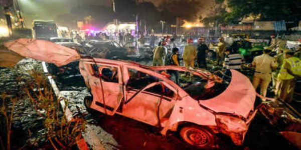 (লিড) দিল্লীৰ লালকিল্লাৰ সমীপত সংঘটিত গাড়ী বিস্ফোৰণৰ ঘটনাত ৰাষ্ট্ৰপতি, প্ৰধানমন্ত্ৰী, গৃহমন্ত্ৰী, আৰু অন্যান্য নেতাৰ সমবেদনা, আহতসকলৰ আশু আৰোগ্য লাভৰ বাবে প্ৰাৰ্থনা