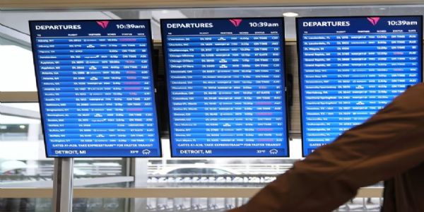 আমেৰিকাৰ শ্বাট ডাউনৰ ফলত বিমান যাত্ৰাত ব্যাঘাত জন্মিছে, ২০০০খন বিমান বাতিল