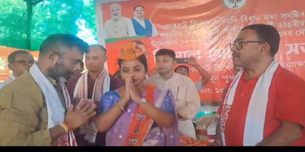 মৰিয়নি সমষ্টিৰ কলিয়াপানীত বিজেপি দলৰ বৃহৎ যোগদান সভা