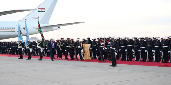 বটছৱানাত উপস্থিত হোৱা ৰাষ্ট্ৰপতি মুৰ্মুলৈ গাৰ্ড অৱ অনাৰ সন্মান; দুয়োখন দেশৰ মাজত কেইবাখনো চুক্তি হ’ব স্বাক্ষৰিত