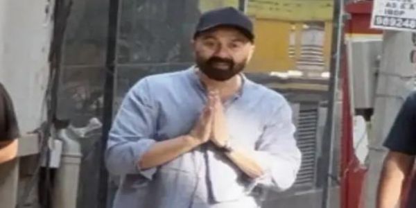 ধৰ্মেন্দ্ৰৰ ভগ্ন স্বাস্থ্যৰ মাজতে পাপাৰাজীৰ ওপৰত ছানী দেওলৰ ক্ষোভ প্ৰকাশ