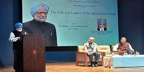 ড° মনমোহন সিঙে সলনি কৰিলে ভাৰতৰ অৰ্থনৈতিক দিশঃ মণ্টেক সিং আহলুৱালিয়া