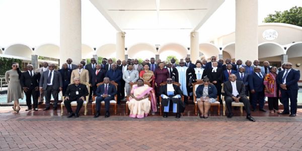 ভাৰত আৰু বটছৱানাই ন্যায্য আৰু বহনক্ষম বিশ্বব্যৱস্থা গঢ়ি তুলিব পাৰেঃ ৰাষ্ট্ৰপতি মুৰ্মু