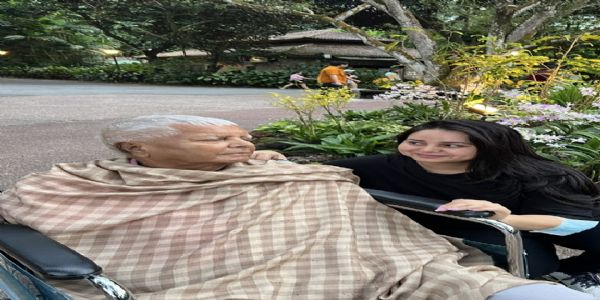 লালু যাদৱৰ কন্যা ৰোহিনী আচাৰ্যৰ আৰজেডি ত্যাগ, গুৰুতৰ অভিযোগ উত্থাপন