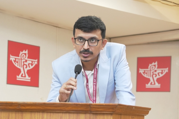 नितिन कुशलप्पा सांसद, अंग्रेजी नितिन कुशलप्पा सांसद, अंग्रेजी