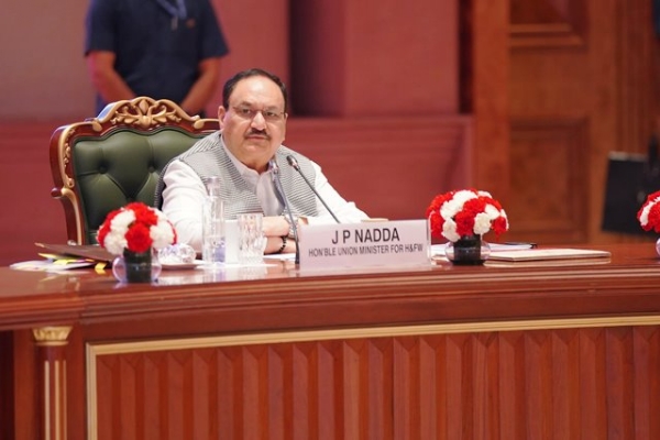 केंद्रीय स्वास्थ्य एवं परिवार कल्याण मंत्री जे. पी. नड्डा शनिवार को यहां अमृत फार्मेसी के 10वें स्थापना दिवस समारोह को संबोधित करते हुए