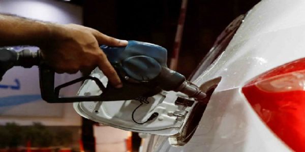 পাকিস্তানত দ্ৰুতবেগী ডিজেল প্ৰতি লিটাৰত ছয় টকা ব্যয়বহুল, এতিয়া ইয়াৰ মূল্য ২৮৪.৪৪ টকা