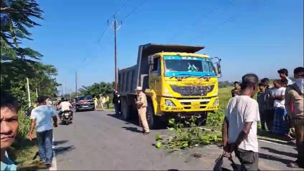 মৰিগাঁও হাবি-বৰঙাবাৰীত ভয়ংকৰ পথ দুৰ্ঘটনা। মৰিগাঁও হাবি-বৰঙাবাৰীত ভয়ংকৰ পথ দুৰ্ঘটনা।