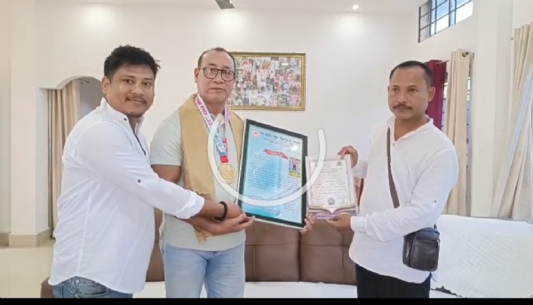 ডিগবৈ টাই আহোম যুৱ পৰিষদে দুই বিশিষ্ট ক্ৰীড়াবিদ ক সম্বৰ্ধনা জনায়। ডিগবৈ টাই আহোম যুৱ পৰিষদে দুই বিশিষ্ট ক্ৰীড়াবিদ ক সম্বৰ্ধনা জনায়।