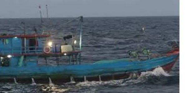 ভাৰতীয় উপকূলৰক্ষী বাহিনীৰ ২৯ জন মাছমৰীয়াসহ বাংলাদেশী ট্ৰলাৰ জব্দ