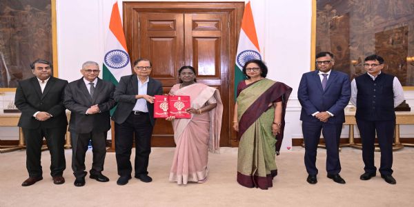 ১৬ নং বিত্ত আয়োগৰ ২০২৬–৩১ বৰ্ষৰ প্ৰতিবেদন ৰাষ্ট্ৰপতিৰ ওচৰত দাখিল