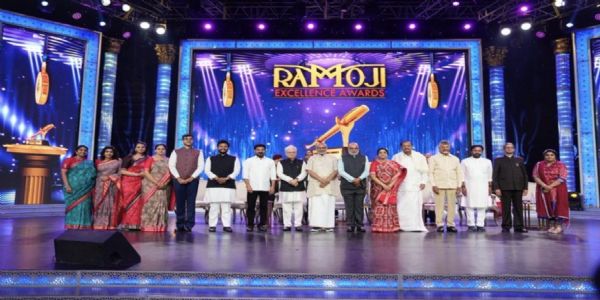 উপ-ৰাষ্ট্ৰপতি ৰামোজী উৎকৃষ্টতা বঁটাত উৎকৃষ্টতা আৰু নৈতিক সংবাদ মাধ্যমৰ প্ৰয়োজনীয়তাৰ ওপৰত গুৰুত্ব আৰোপ