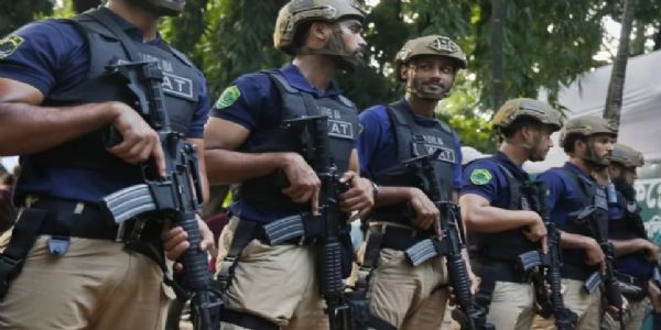 বাংলাদেশৰ ৰাজধানী ঢাকাত উপদ্ৰপকাৰীক দেখিলেই গুলীওৱা নিৰ্দেশ