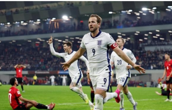इंग्लैंड कप्तान हैरी केन गोल करने की खुशी मनाते हुए इंग्लैंड कप्तान हैरी केन गोल करने की खुशी मनाते हुए