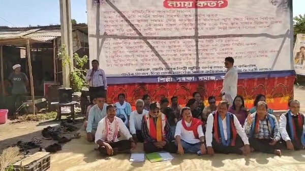 জুবিন ক্ষেত্ৰৰ সন্মুখত জুবিন হত্যাৰ ন্যায় বিচাৰি শিল্পী সমাজ সুৰক্ষা, অসমৰ অৱস্থান ধৰ্মঘট । জুবিন ক্ষেত্ৰৰ সন্মুখত জুবিন হত্যাৰ ন্যায় বিচাৰি শিল্পী সমাজ সুৰক্ষা, অসমৰ অৱস্থান ধৰ্মঘট ।