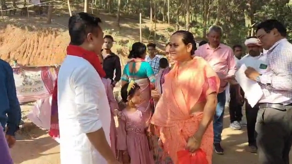 জুবিন ক্ষেত্ৰৰ সন্মুখত জুবিন হত্যাৰ ন্যায় বিচাৰি শিল্পী সমাজ সুৰক্ষা, অসমৰ অৱস্থান ধৰ্মঘট । জুবিন ক্ষেত্ৰৰ সন্মুখত জুবিন হত্যাৰ ন্যায় বিচাৰি শিল্পী সমাজ সুৰক্ষা, অসমৰ অৱস্থান ধৰ্মঘট ।