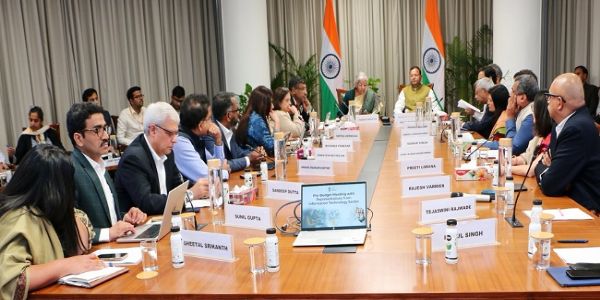 বিত্তমন্ত্ৰীৰ তথ্য-প্ৰযুক্তি খণ্ডৰ বিশেষজ্ঞ আৰু অংশীদাৰসকলৰ সৈতে বাজেটৰ পূৰ্বে পৰামৰ্শ বৈঠক