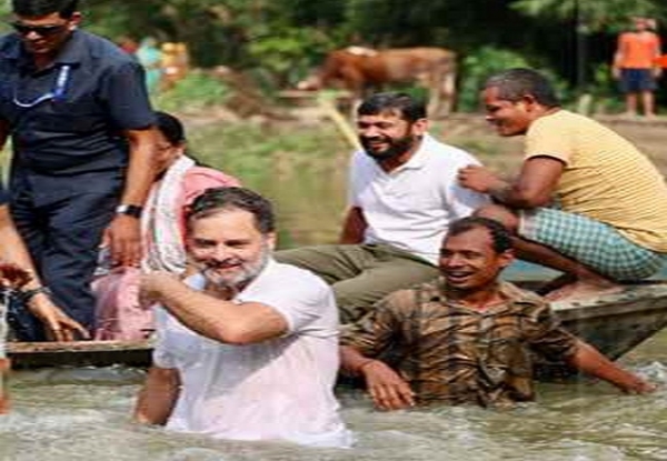 मुकेश सहनी के साथ तालाब में राहुल गांधी