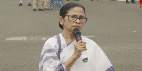 শ্বাহৰুখ খানৰ ৬০ সংখ্যক জন্মদিনত মমতা বেনাৰ্জীৰ আন্তৰিক শুভেচ্ছা