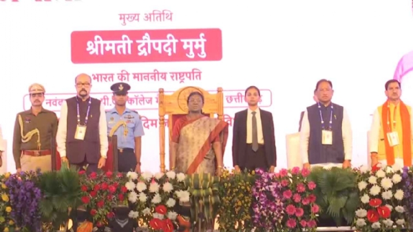 जनजातीय गौरव दिवस पर आयोजित कार्यक्रम में शामिल होने राष्ट्रपति अंबिकापुर पहुंची