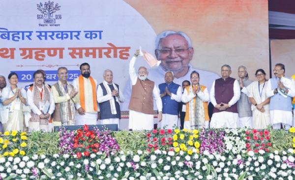 नीतीश मंत्रिमंडल के शपथ ग्रहण समारोह में पहुंचे भाजपा शासित मुख्यमंत्री और केंद्रीय मंत्रियों की फोटो