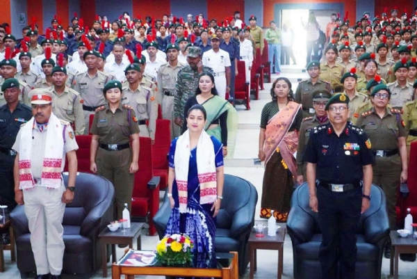 असम राज्य महिला आयोग की अध्यक्ष अंगूरलता डेका शुक्रवार को काटन विश्वविद्यालय में आयोजित एनसीसी  के 77वें स्थापना दिवस समारोह में भाग लेते हुए।