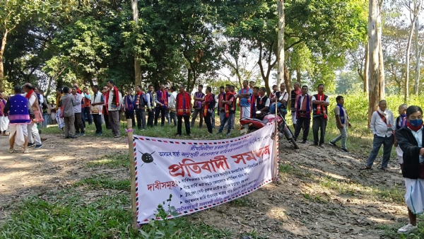 সোণাপুৰত কাৰ্বি জনগোষ্ঠীয় লোকসকলৰ উত্তাল প্ৰতিবাদ,,