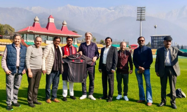 धर्मशाला क्रिकेट स्टेडियम में अनुराग ठाकुर के साथ संयुक्त फ़ोटो में। धर्मशाला क्रिकेट स्टेडियम में अनुराग ठाकुर के साथ संयुक्त फ़ोटो में।