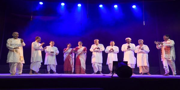 প্ৰয়াত দীপক মহন্ত ৰচিত বহুচৰ্চিত নাটক ‘গজপুৰীয়া’ সফল মঞ্চায়নেৰে সামৰণি তেজপুৰৰ প্ৰফুল্ল বৰা দিৱসৰ নাট সমাৰোহ