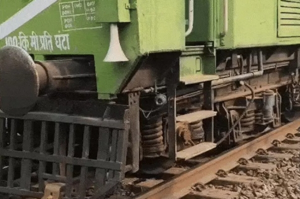 हरदा में पटरी से उतरी टावर वैगन