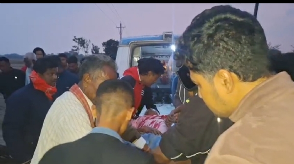 বিজনী-পাণবাৰী পথৰ লাৰুগাঁও পথাৰত ভয়ংকৰ পথ দুৰ্ঘটনা।