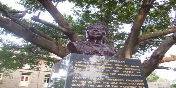 ইতিহাসৰ পৃষ্ঠাত ২৪ নৱেম্বৰঃ অসমৰ বীৰ সেনাপতি লাচিত বৰফুকনৰ জন্ম বাৰ্ষিকী