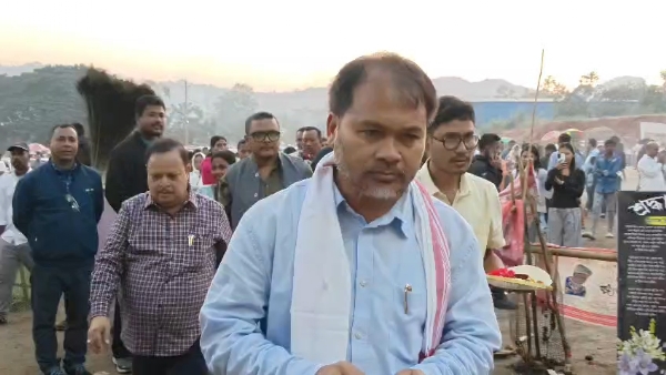 সোণাপুৰৰ জুবিন ক্ষেত্ৰত উপস্থিত বিধায়ক অখিল গগৈ সোণাপুৰৰ জুবিন ক্ষেত্ৰত উপস্থিত বিধায়ক অখিল গগৈ