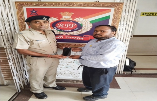 চিইআইআৰ-ভিত্তিক ম’বাইল ফোন উদ্ধাৰৰ জৰিয়তে যাত্ৰী সেৱাৰ শক্তিশালীকৰণ  উত্তৰ-পূব সীমান্ত ৰেলৱেৰ