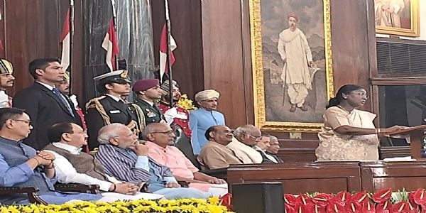 সংবিধান দিৱস উদযাপনঃ ৰাষ্ট্ৰপতিৰ ৩৭০ অনুচ্ছেদ বাতিল আৰু নাৰী শক্তি বন্দন আইনৰ প্ৰশংসা