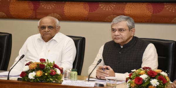 দেশৰ উন্নয়নৰ বাবে ইলেক্ট্ৰনিকছ আৰু অৰ্ধপৰিবাহী নিৰ্মাণ খণ্ডত আৰম্ভ হৈছে এক বিশেষ অভিযানঃ অশ্বিনী বৈষ্ণৱ