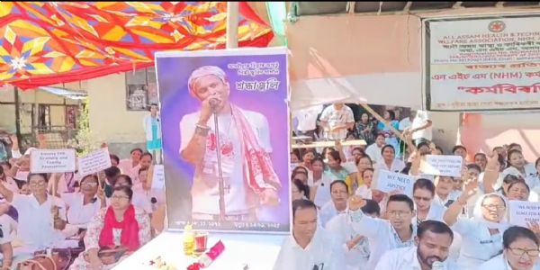 যোৰহাটত সদৌ অসম স্বাস্থ্য ও কাৰিকৰী কল্যাণ সন্থা, এন এইচ এম, অসম আৰু ৰাষ্ট্ৰীয় স্বাস্থ্য অভিযান কৰ্মচাৰী সন্থাৰ প্ৰতিবাদ