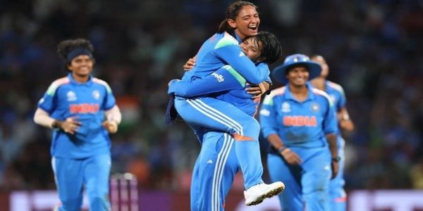 ভাৰতে সৃষ্টি কৰিলে ইতিহাসঃ ৫২ বছৰৰ পিছত প্ৰথমবাৰৰ বাবে মহিলাৰ এদিনীয়া বিশ্বকাপ জয়ী টিম ইণ্ডিয়া