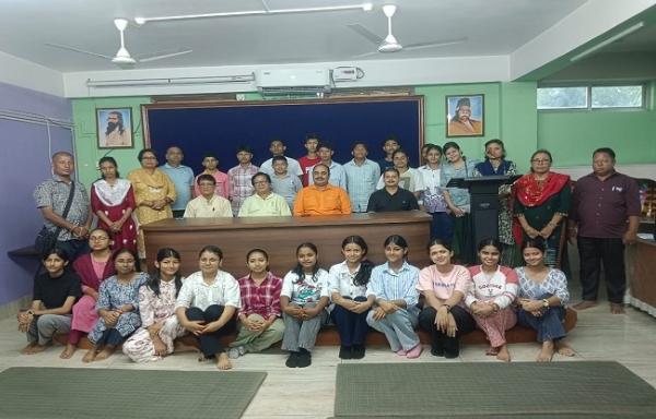 বিদ্যা ভাৰতীৰ ৰাষ্ট্ৰীয় সংস্কৃতি মহোৎসৱ আৰু বৈদিক গণিত প্ৰতিযোগিতালৈ অসমৰ ৫৭ গৰাকী প্ৰতিনিধি গুৱাহাটীৰ পৰা ৰাওনা বিদ্যা ভাৰতীৰ ৰাষ্ট্ৰীয় সংস্কৃতি মহোৎসৱ আৰু বৈদিক গণিত প্ৰতিযোগিতালৈ অসমৰ ৫৭ গৰাকী প্ৰতিনিধি গুৱাহাটীৰ পৰা ৰাওনা