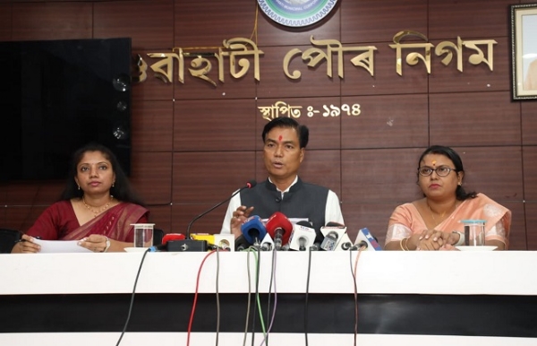 সংবাদমেল সম্বোধন কৰি  জি এম চিৰ মেয়ৰ মৃগেণ শৰণীয়া