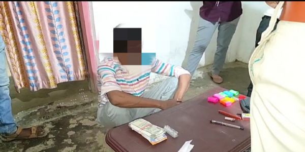 নাজিৰাত আৰক্ষীৰ অভিযানত ড্ৰাগছ, ৬৬ হাজাৰ টকা সহ ড্ৰাগছ সৰবৰাহকাৰী গ্ৰেপ্তাৰ