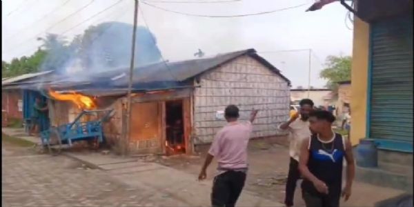 বুধবাৰে পুৱাই জাগীৰোডৰ শুকান মাছ বজাৰত ভয়ংকৰ অগ্নিকাণ্ড