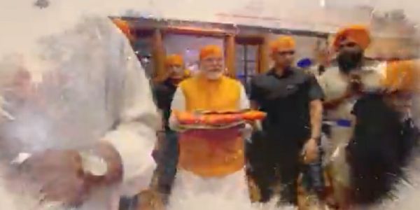 গুৰু নানক জয়ন্তীৰ দিনা প্ৰধানমন্ত্ৰী মোডী আৰু অন্যান্য নেতাসকলৰ জনতালৈ শুভেচ্ছা