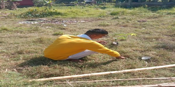 বোকাখাটৰ কুৰুৱাবাহীৰ পৰা দৌৰি দৌৰি আহি জুবিন ক্ষেত্ৰ পালে এগৰাকী যুৱক